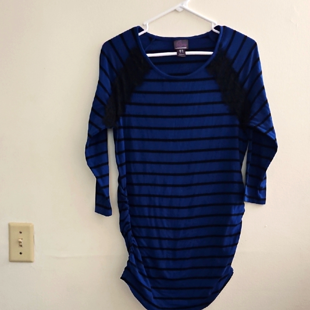 Medium Oh Baby By Motherhood Blue and Black Striped Top